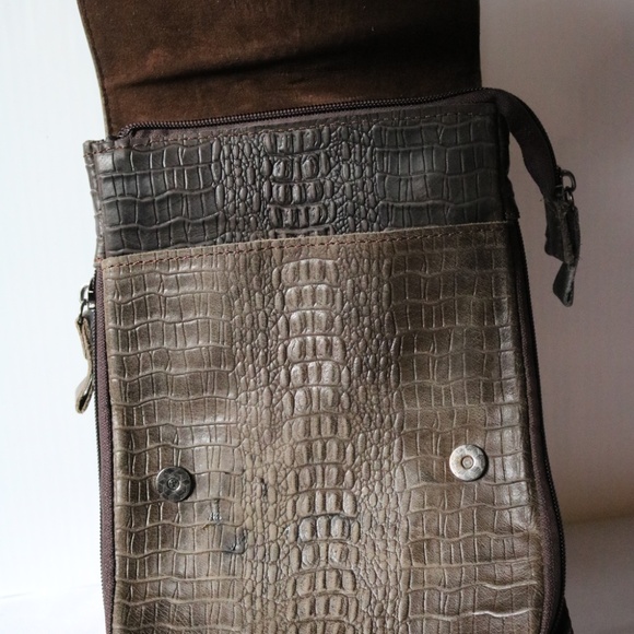 Small Messenger Bag Crossbody Purse Faux Croc Alligator Leather Brown Textured - Picture 5 of 11